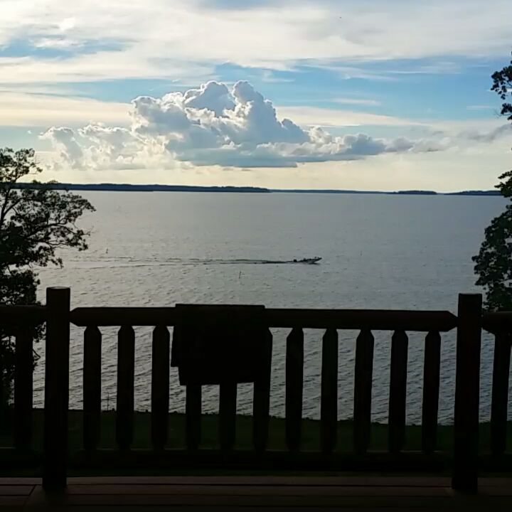 Toledo Bend Cabin burger flippin' just before sunset
#toledobendcabins #toledobendcabinrentals #toledobend #sunset