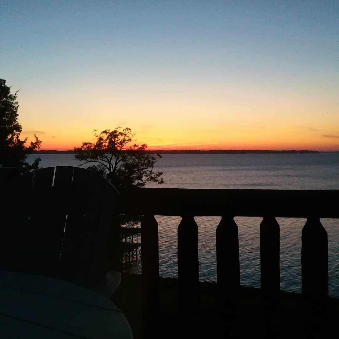 Sipping scotch at sunset at the Toledo Bend Cabin.  It was a beautiful evening after a hard day working.

ToledoBendCabins.com

#sippingscotch #toledobend #toledobendlake #toledobendcabin