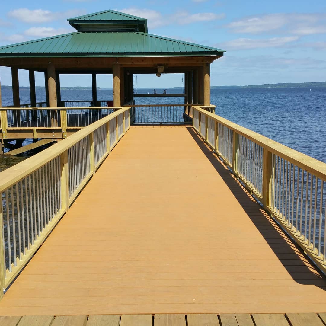 Here is our completed pier and boathouse at the cabin.  As of now we can officially declare this cabin has it all! Call 318-272-0951 to rent!

#boathouse #toledobendcabins #toledobend