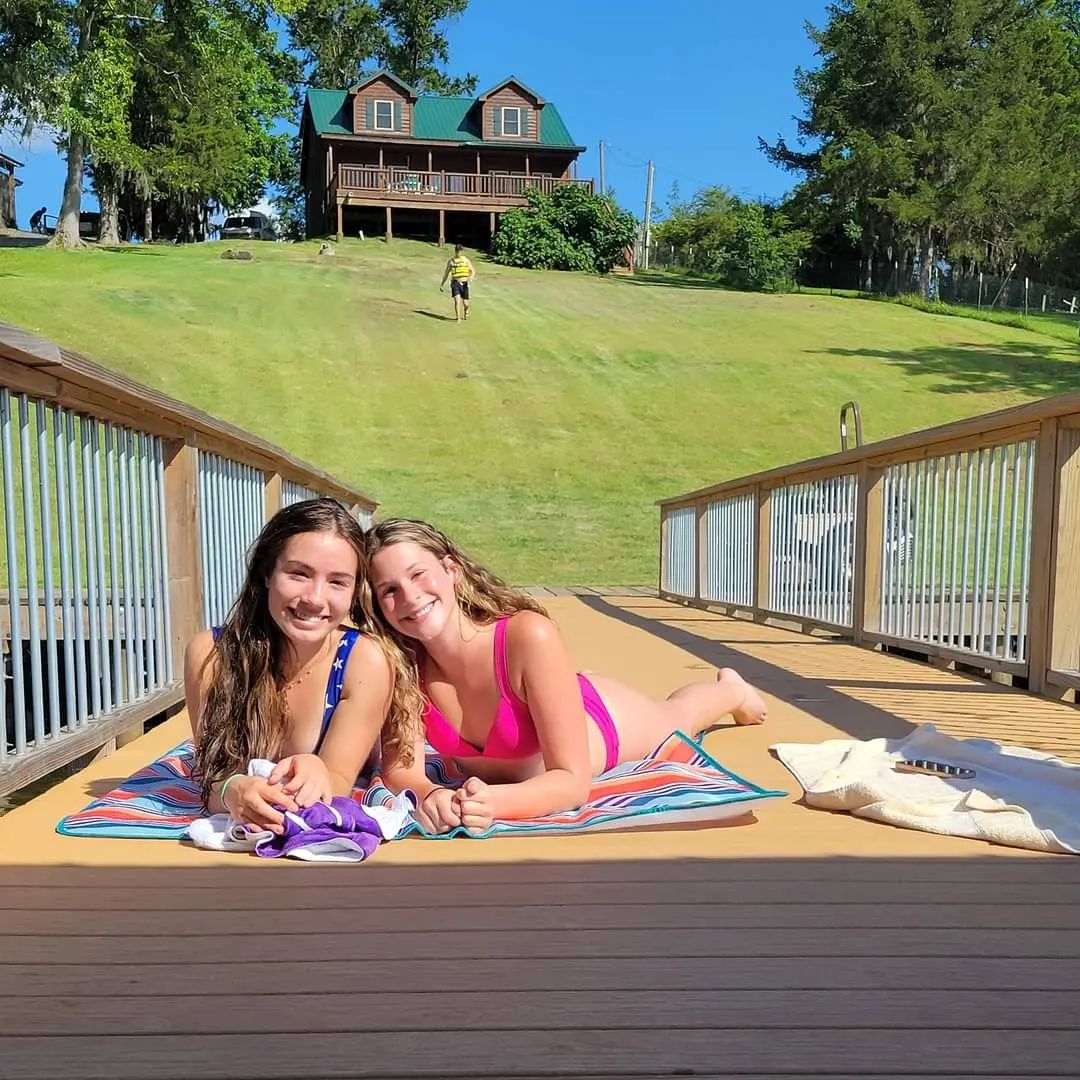 Total cuteness.  Oh, and that cabin back there is pretty cute too. 

Toledobendcabins.com 

#toledobendcabins #toledobendcabin #toledobend #cabinrentals