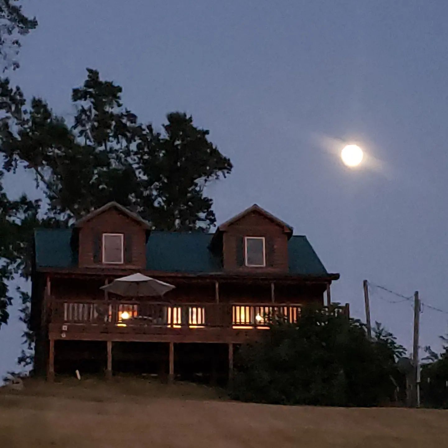 Full moon hanging in the hot July sky tonight at the Toledo Bend Cabin.

ToledoBendCabins.com 

#fullmoon #toledobendcabins #toledobendcabin #toledobend