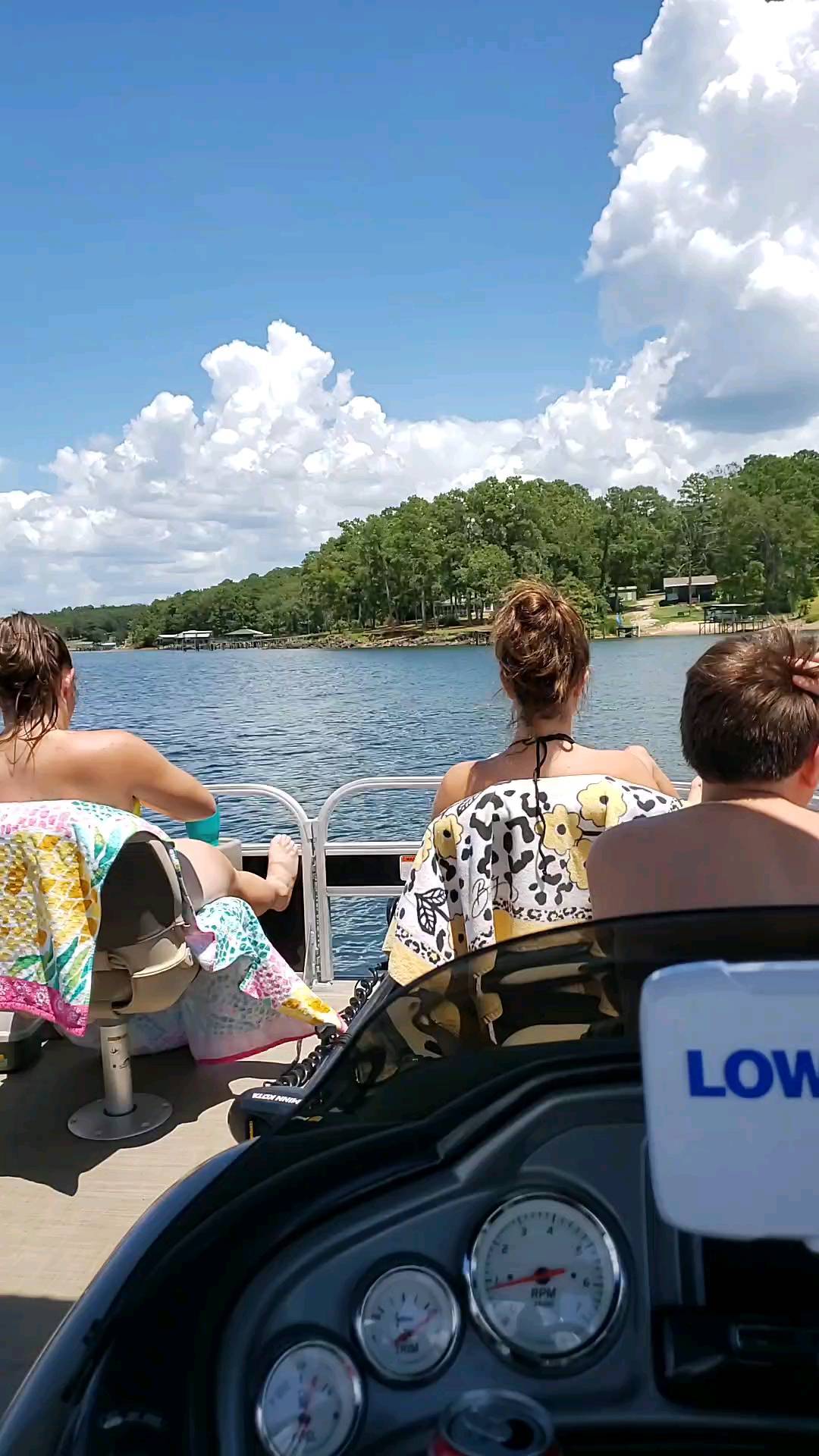 Docking the pontoon at the Toledo Bend Cabin boathouse.
Toledobendcabins.com
#toledobendcabins #toledobend