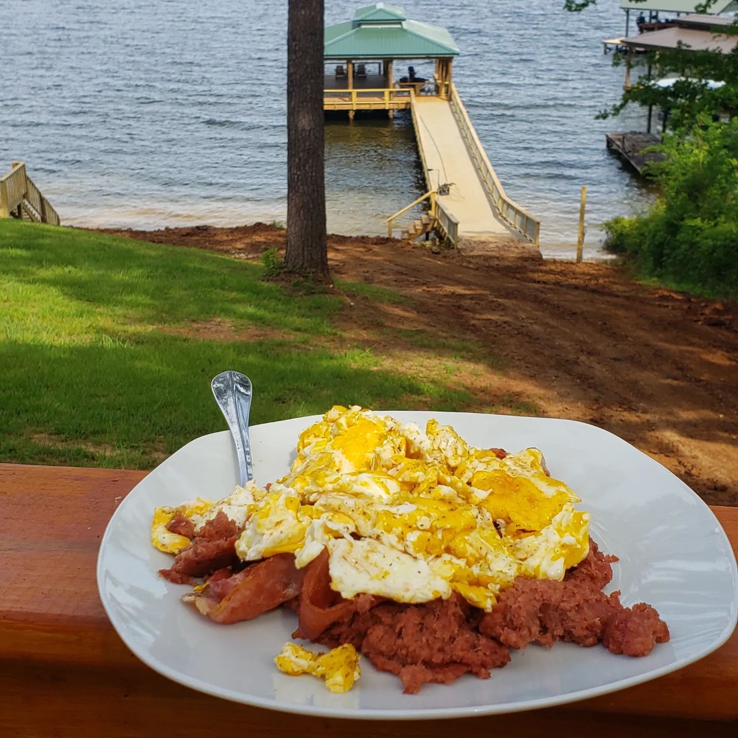 Toledo Bend breakfast.  We call it corned beef bacon egg. 

Toledobendcabins.com 

#toledobendcabins #toledobend #toledobendcabin #lakefront #lakecabin #toledobendlake